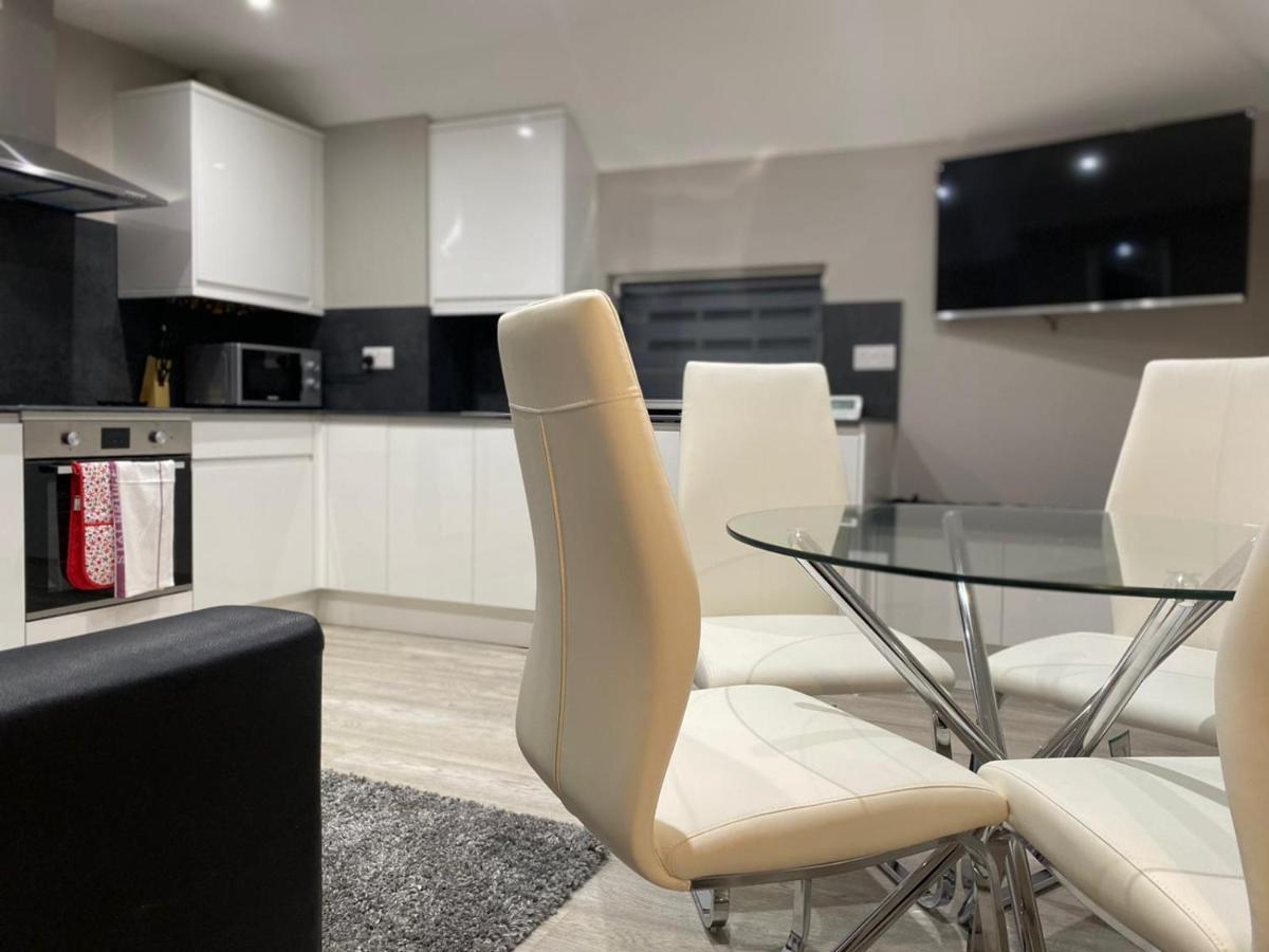 Amazing Central High Street Self Contained Apartments By Syl Watford  Buitenkant foto