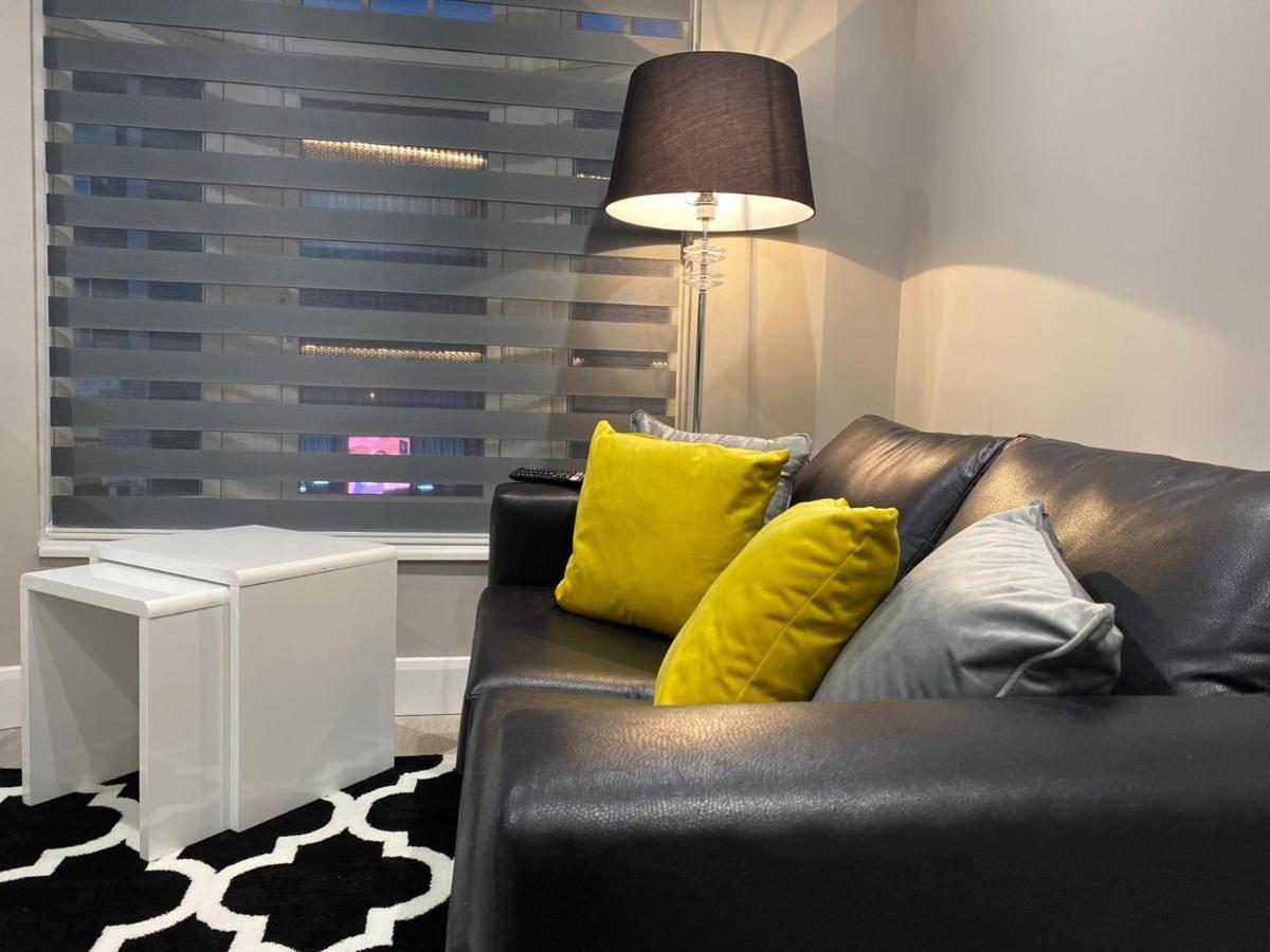 Amazing Central High Street Self Contained Apartments By Syl Watford  Buitenkant foto